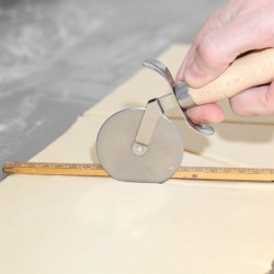 Pizza wheel with wooden handle