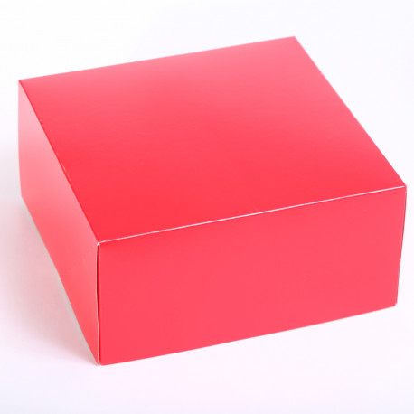 Bundt & cake box red