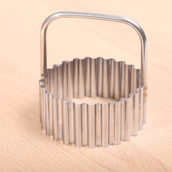 Stainless steel round fluted cutter with handle - Ø 7 cm / 2.7 inches