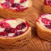 Cranberries at Christmas yes of course! Cranberry rondo's, cranberry scones, cranberry biscotti, cranberrie...