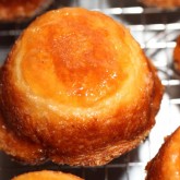 Making Breton cakes : Kouign-amann