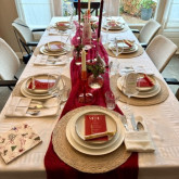A Touch of Burgundy: 7 Tips for a Festive Christmas Table