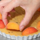 Croûte d’abricots - arranging  the apricot quarters