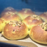 Making Easter buns with pistachio paste filling - the oven