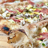 pizza-sourdough-crust-close