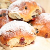 Stollen bollen - Raisin buns with a surprise inside