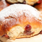 Stollen bollen - Raisin buns with a surprise inside