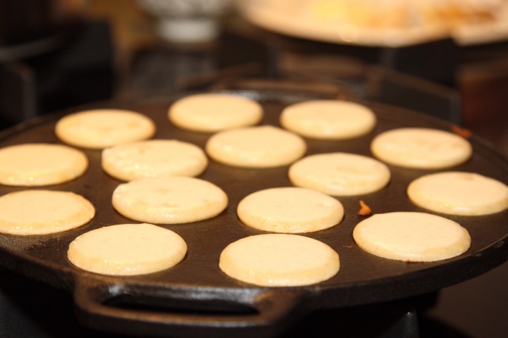 cast iron griddle for making poffertjes